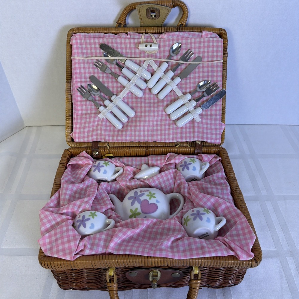 Barbie Ceramic Tea set picnic basket. Place setting for 4‎ friends.